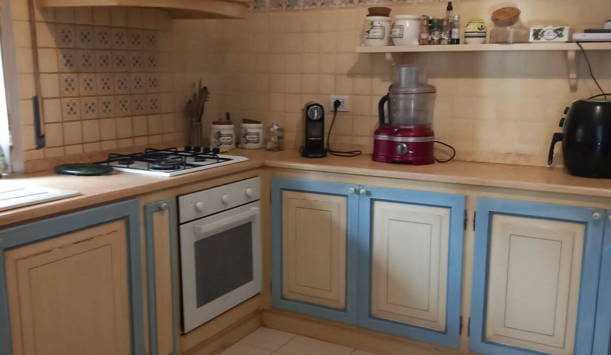 middle floor - kitchen