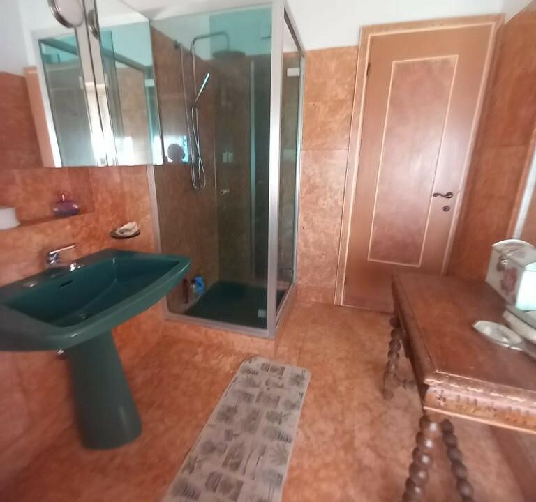 top floor - bathroom